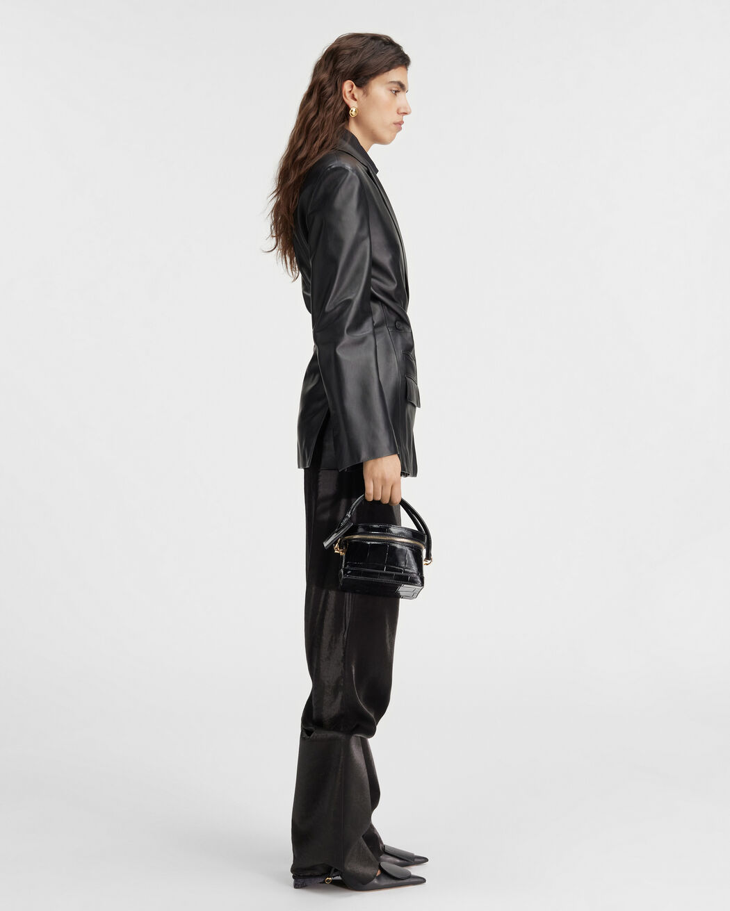 بليزر La Veste Tibau Cuir jacquemus بليزر la veste tibau cuir