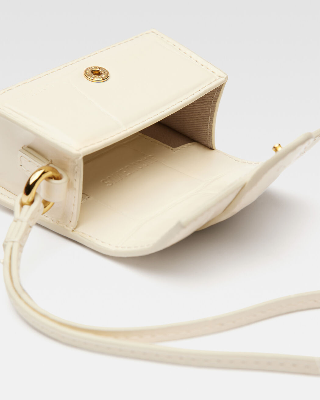 علبة سماعات Le Porte Bambino jacquemus علبة سماعات le porte bambino