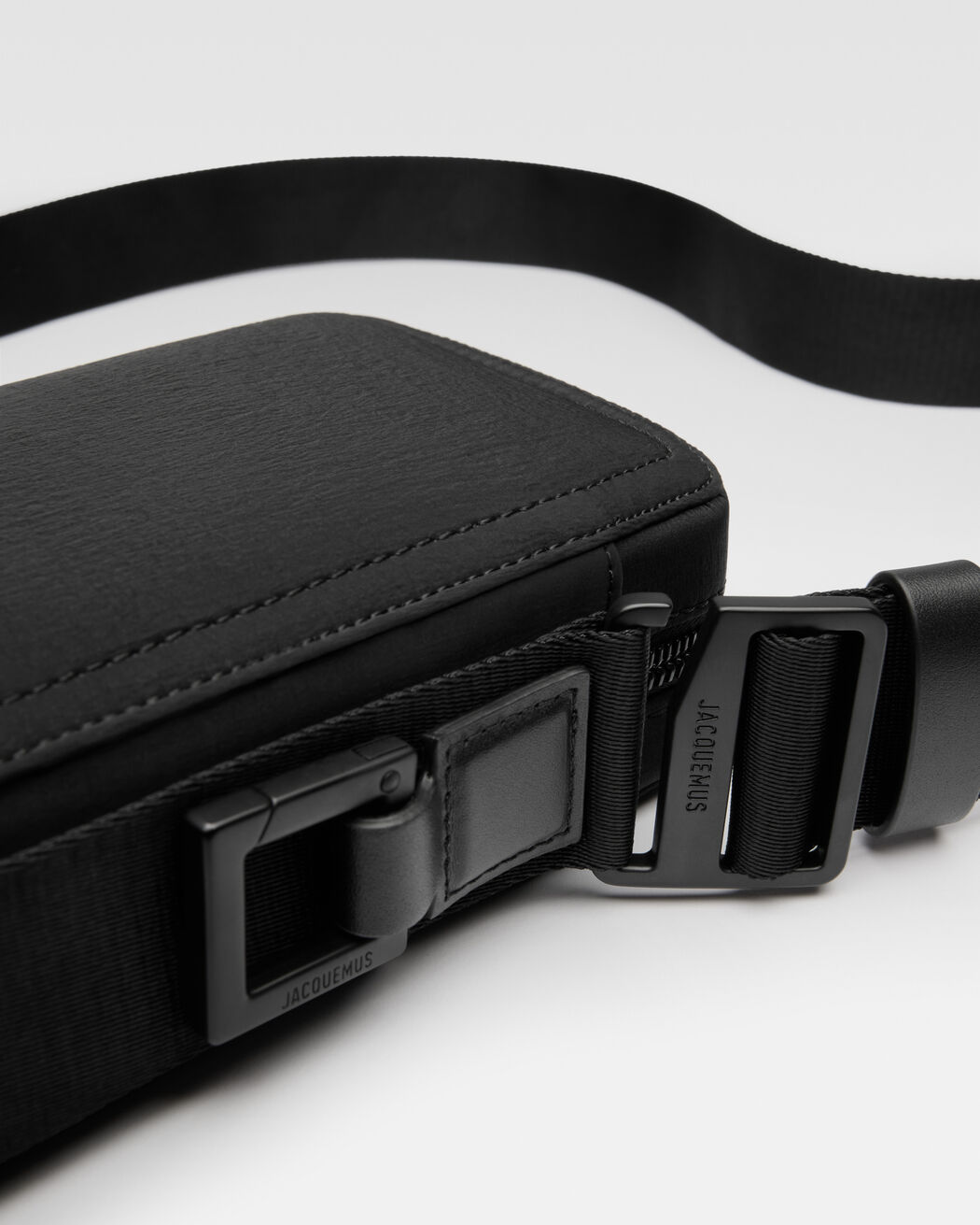 حقيبة Le Cuerda Vertical jacquemus حقيبة le cuerda vertical