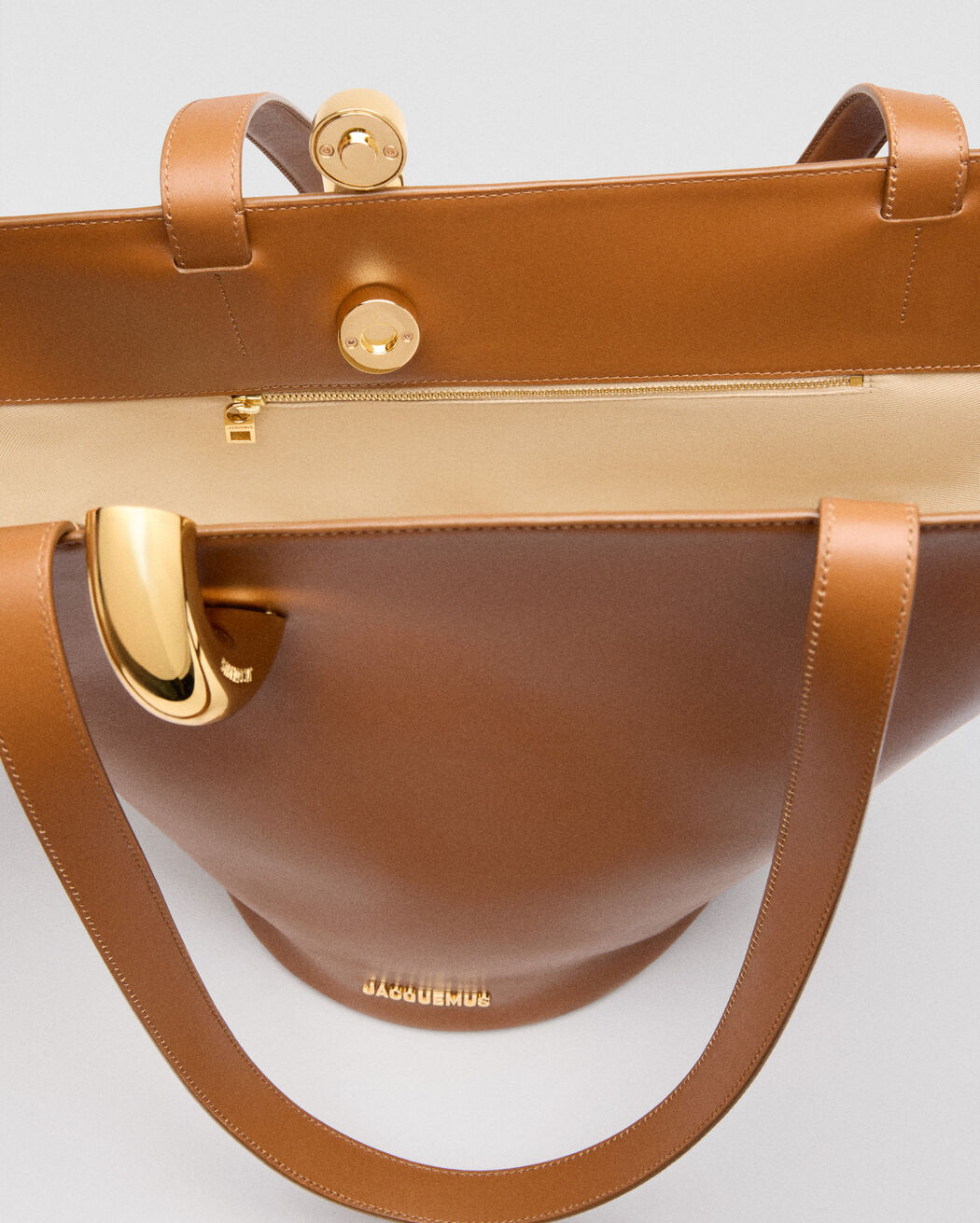 The medium Bambola jacquemus the medium bambola