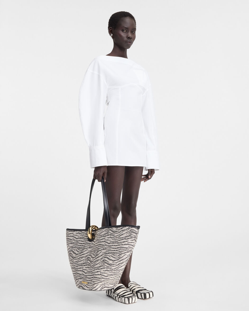 The Casaco shirt dress jacquemus the casaco shirt dress