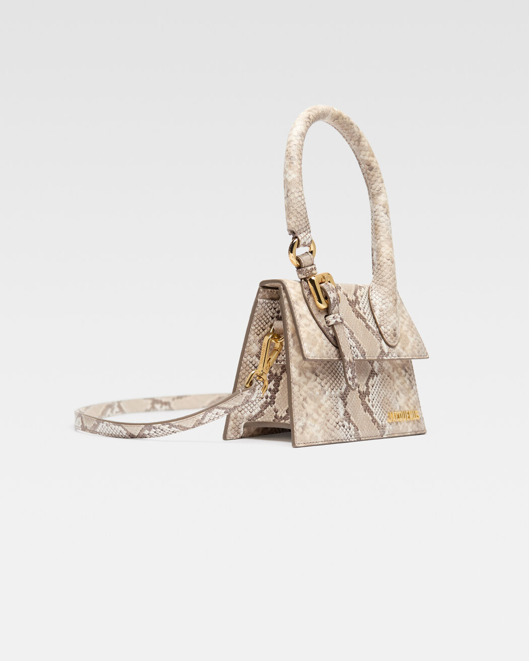 حقيبة The medium Chiquito with buckle jacquemus حقيبة the medium chiquito with buckle