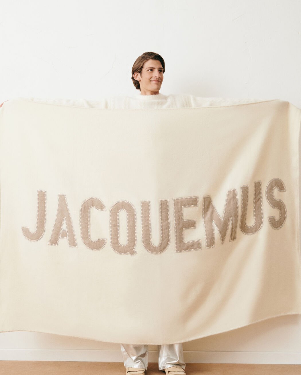 وشاح The embroidered Jacquemus plaid وشاح the embroidered jacquemus plaid