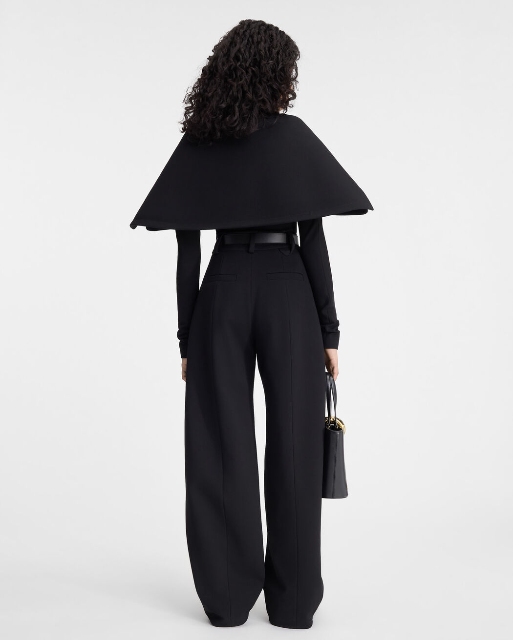 جاكيت La Veste Giacca jacquemus جاكيت la veste giacca