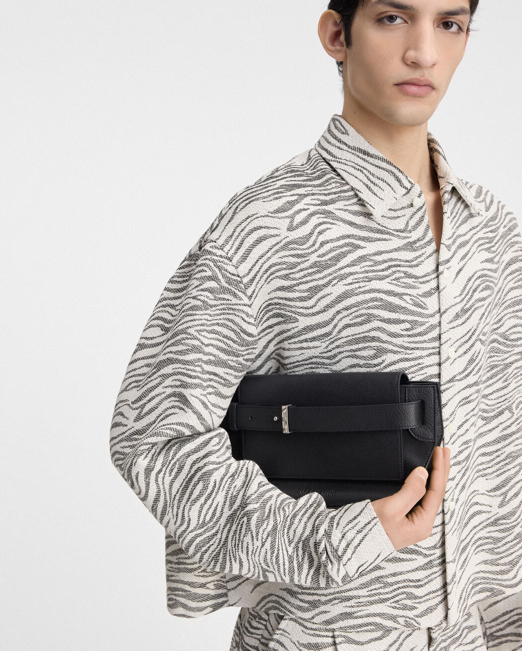 حقيبة Le Messenger Capri jacquemus حقيبة le messenger capri