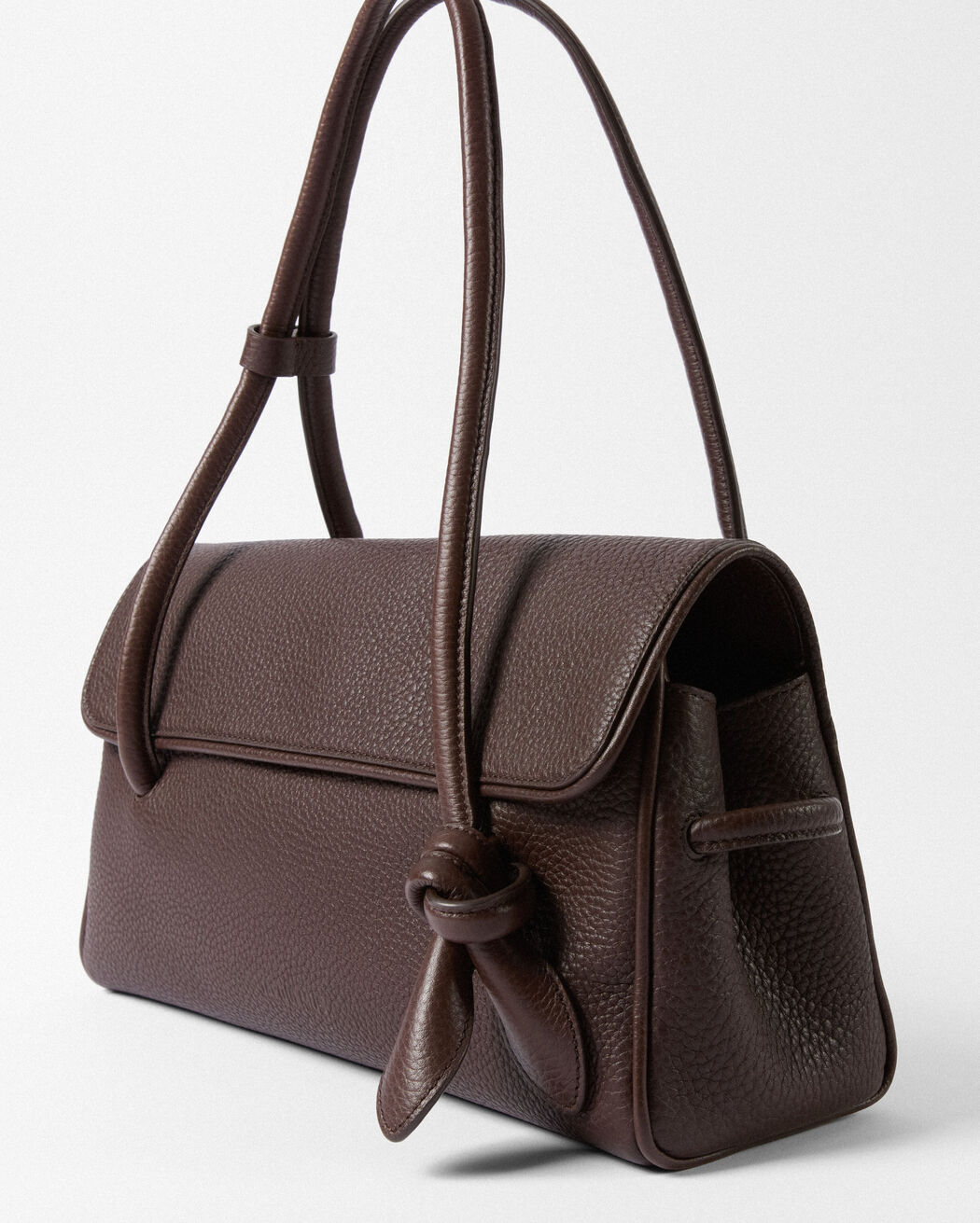 The long Turismo
jacquemus the long turismo