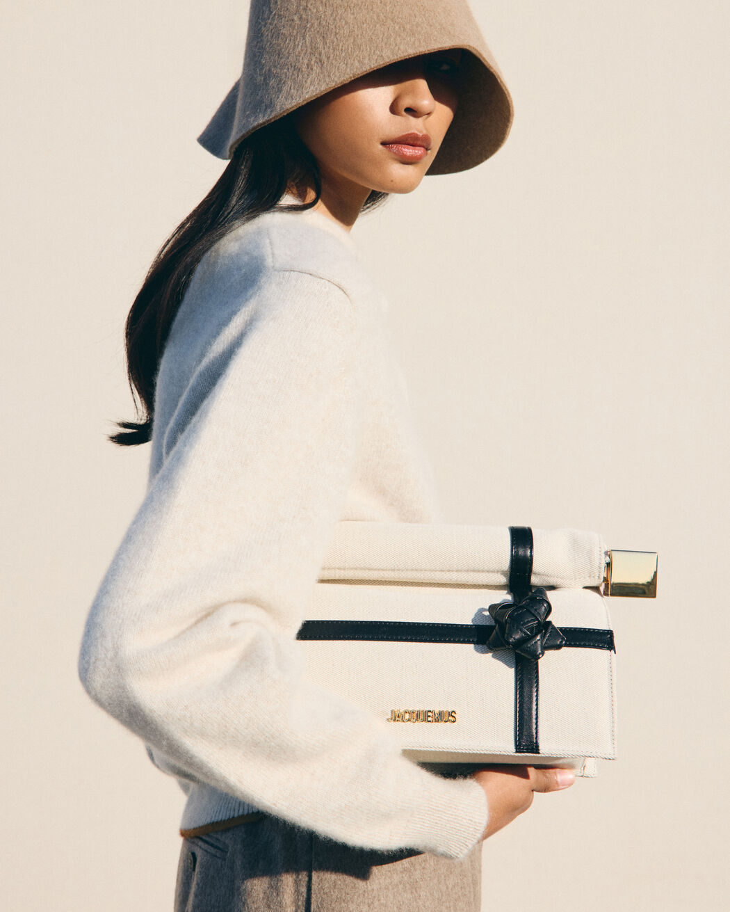 The Rond Carré clutch jacquemus the rond carr clutch