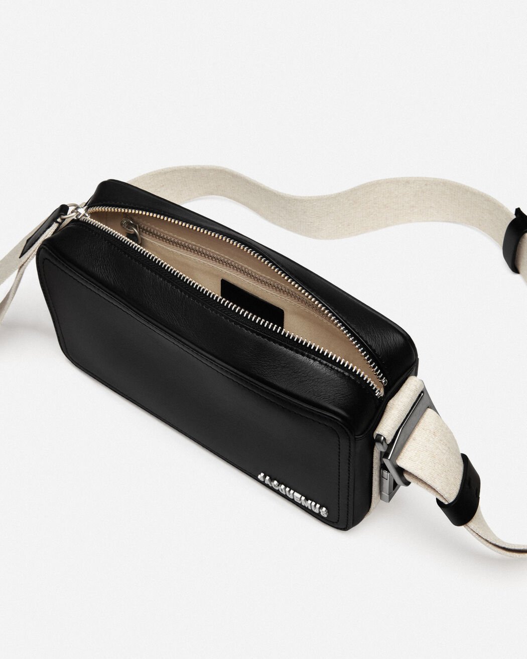 The horizontal Cuerda
jacquemus the horizontal cuerda