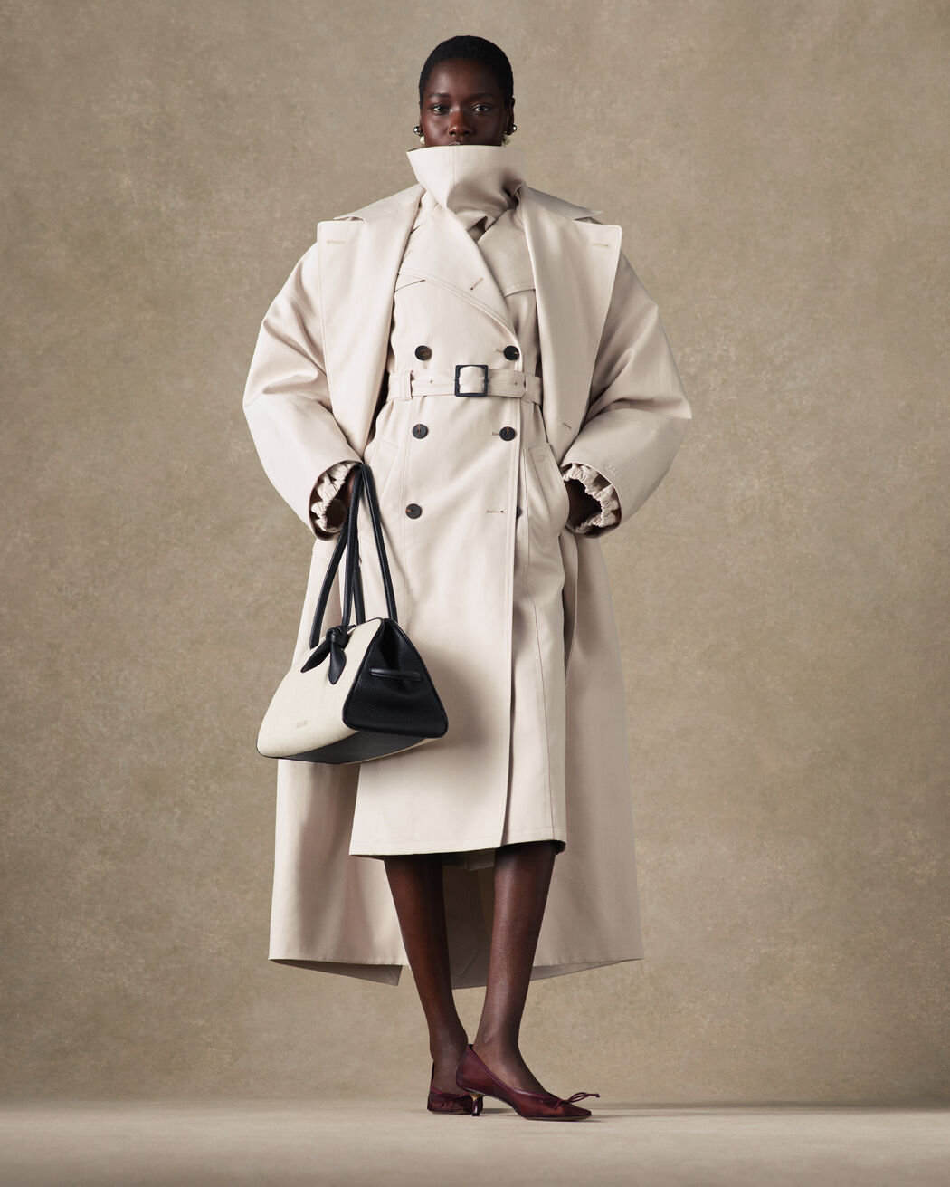 The Trapezi trench coat jacquemus the trapezi trench coat