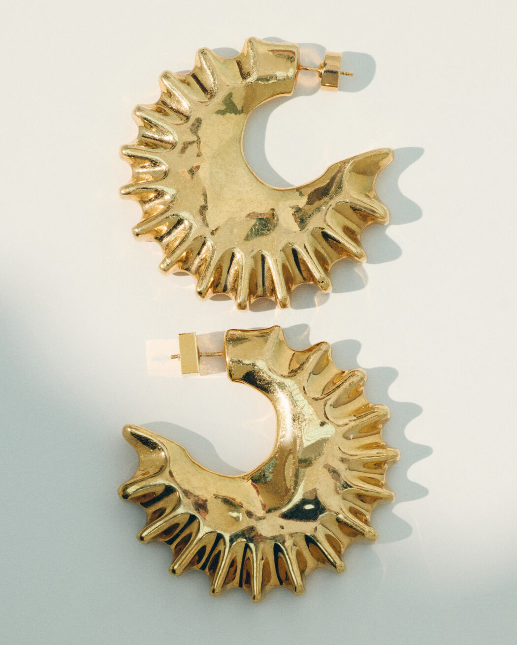 The Hippocampe hoop earrings jacquemus the hippocampe hoop earrings