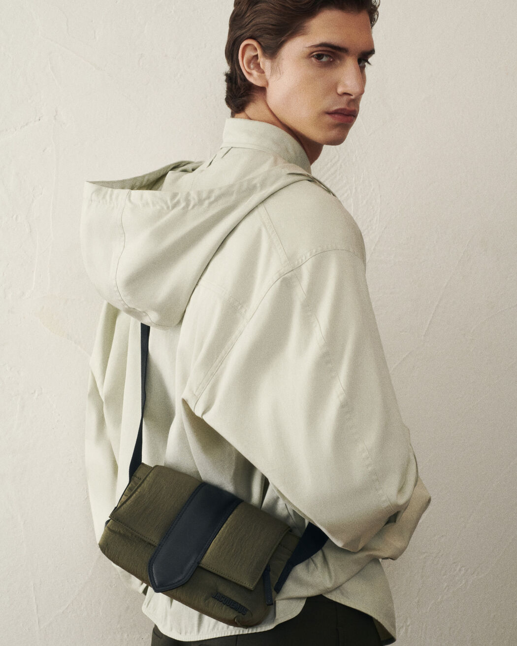 The small Bambino messenger bag jacquemus the small bambino messenger bag