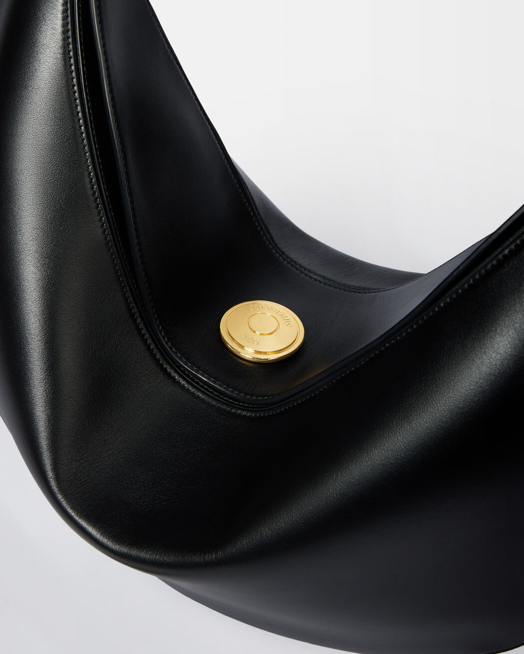 The Ovalo bag jacquemus the ovalo bag