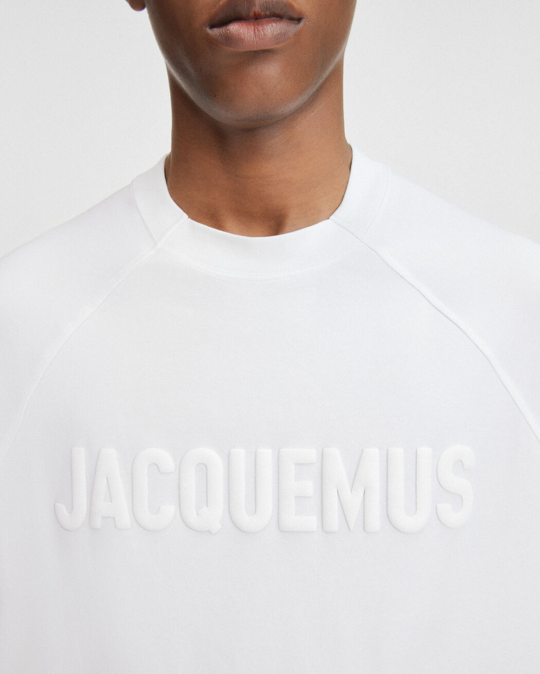 تي شيرت Le T-Shirt Typo jacquemus تي شيرت le t shirt typo