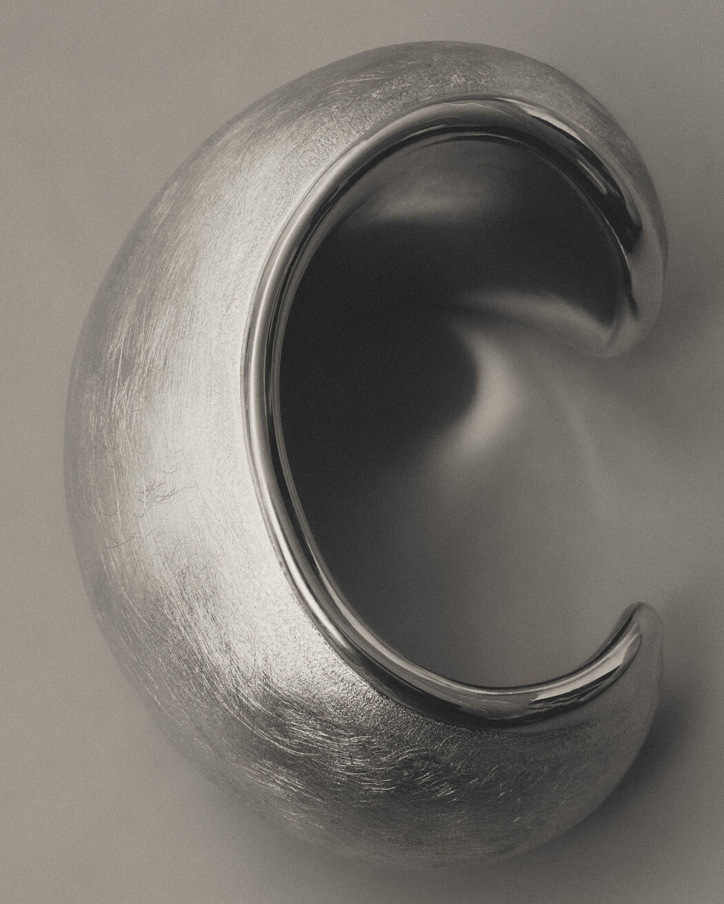 The Raisin bracelet jacquemus the raisin bracelet