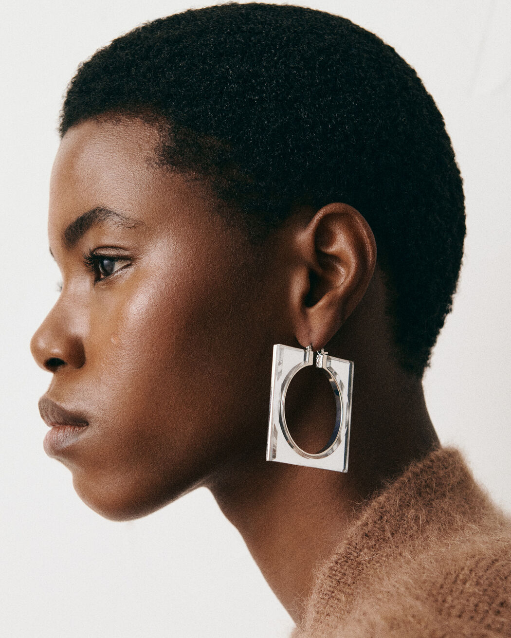 أقراط The Rond Carré hoops earrings jacquemus أقراط the rond carr hoops earrings