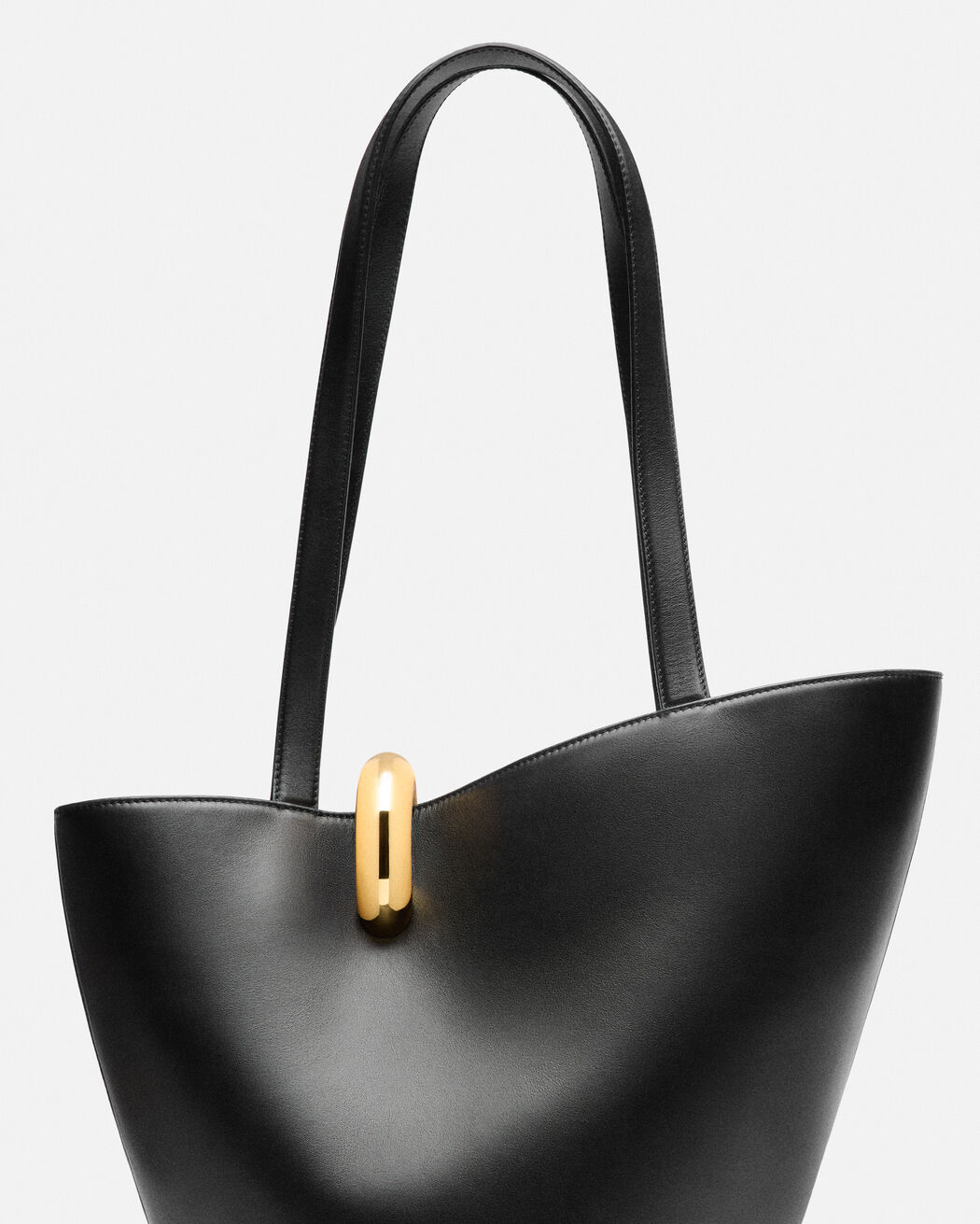 The medium Bambola jacquemus the medium bambola