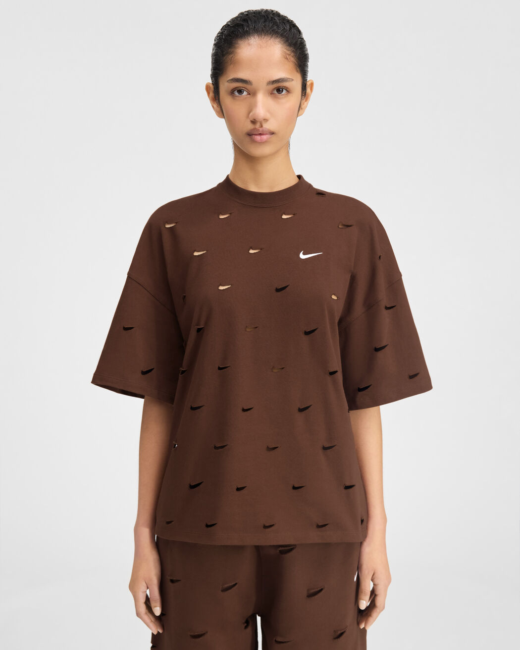 The Swoosh JACQUEMUS+NIKE t-shirt the swoosh jacquemus nike t shirt