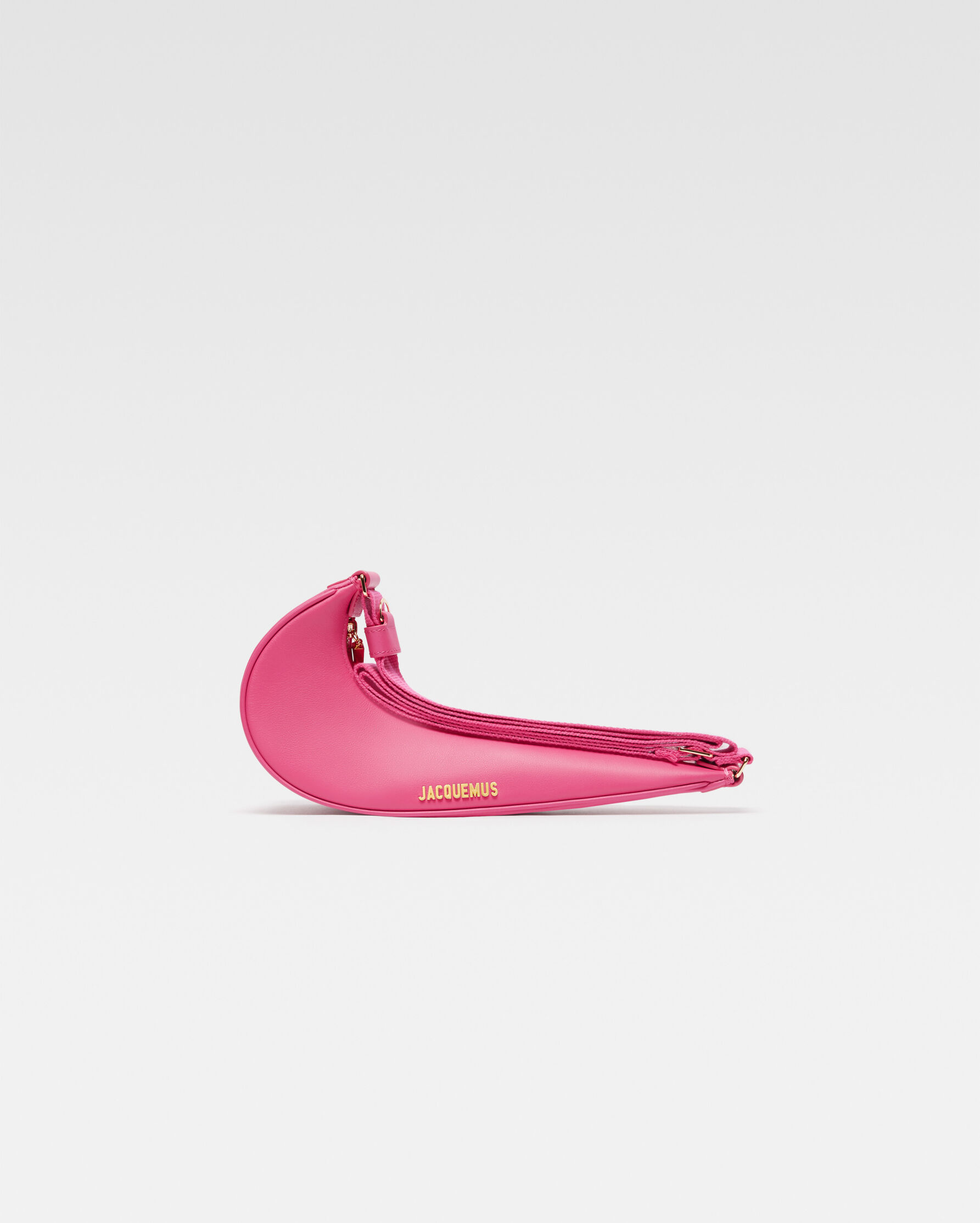 The Swoosh JACQUEMUS+NIKE bag, Dark Pink | JACQUEMUS UAE