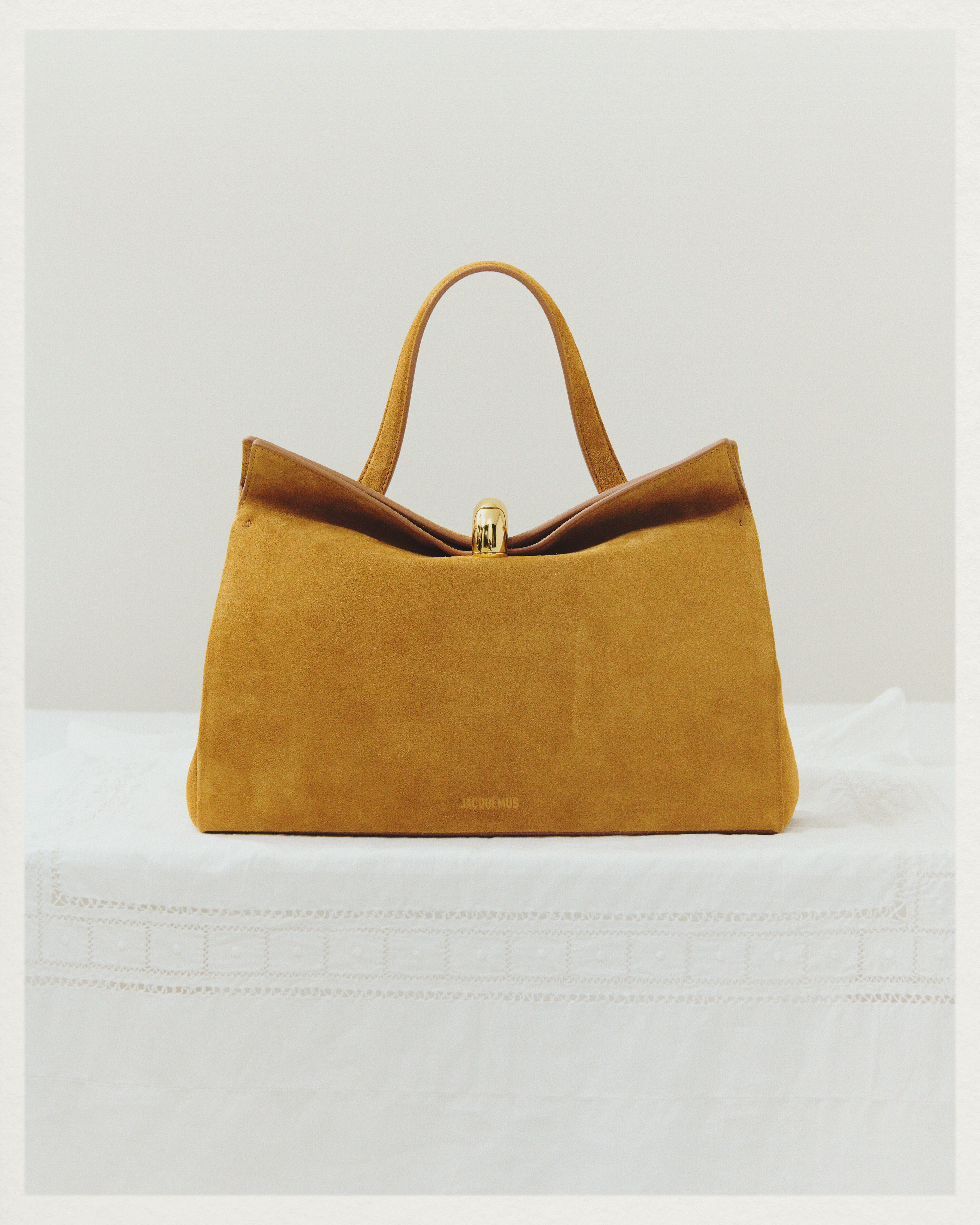 The small Valérie, Camel | JACQUEMUS UAE