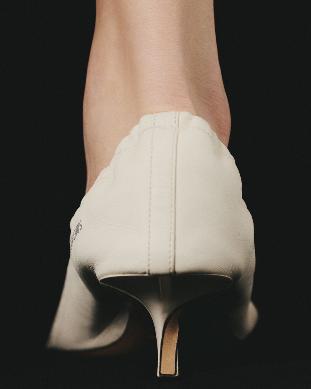 صندل بكعب منخفض jacquemus صندل بكعب منخفض