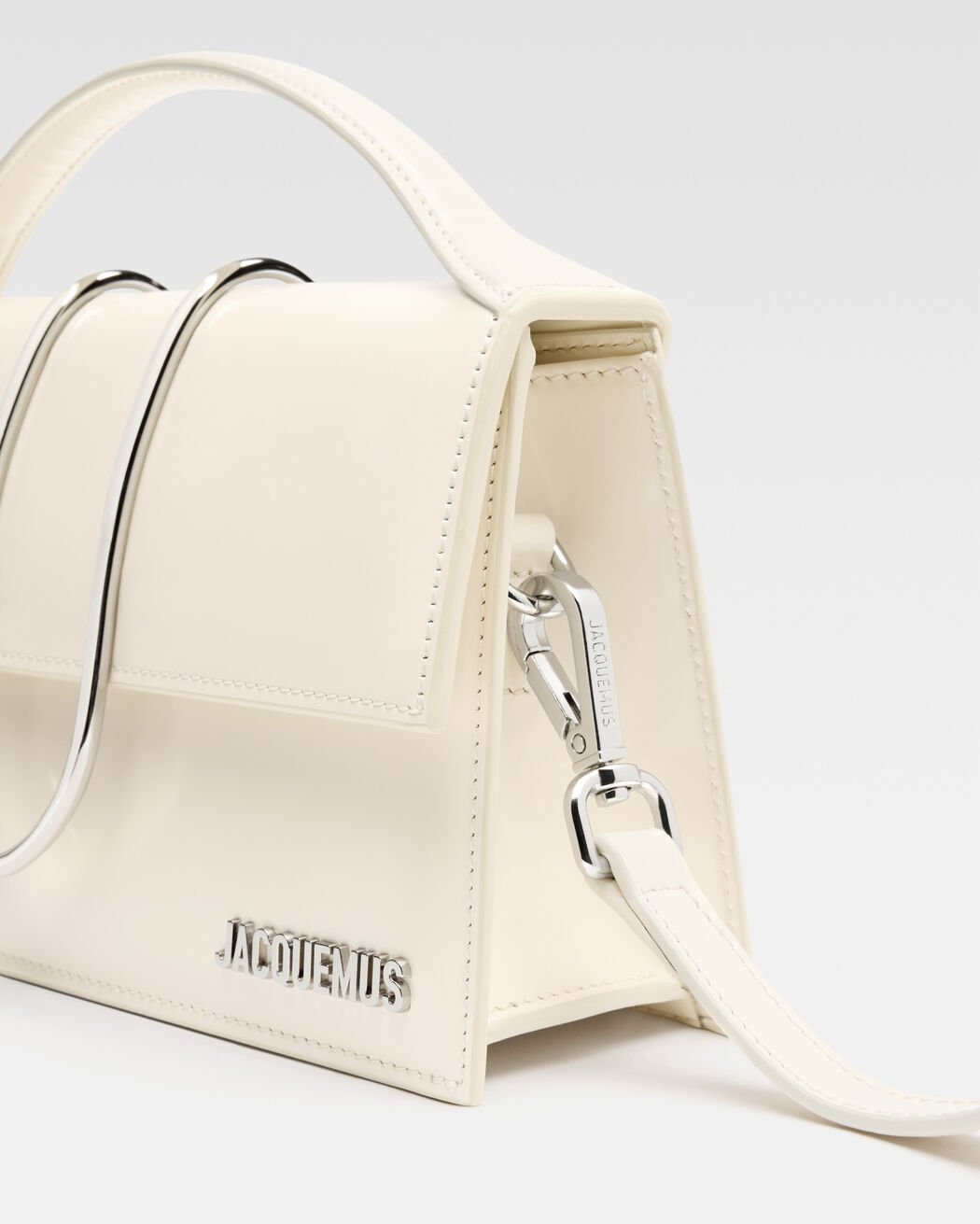 The large Bambino حقيبة jacquemus the large bambino حقيبة