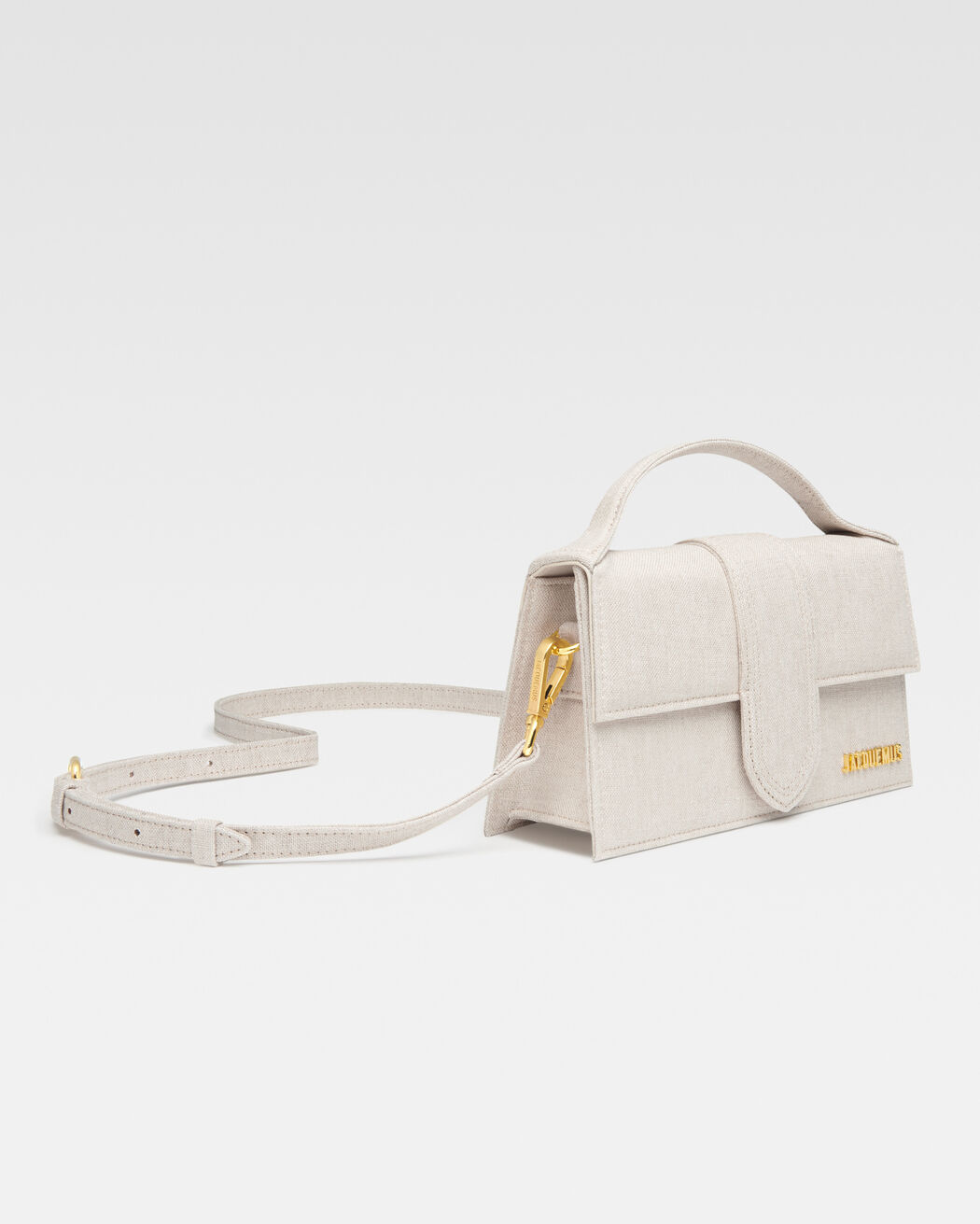 The large Bambino حقيبة jacquemus the large bambino حقيبة