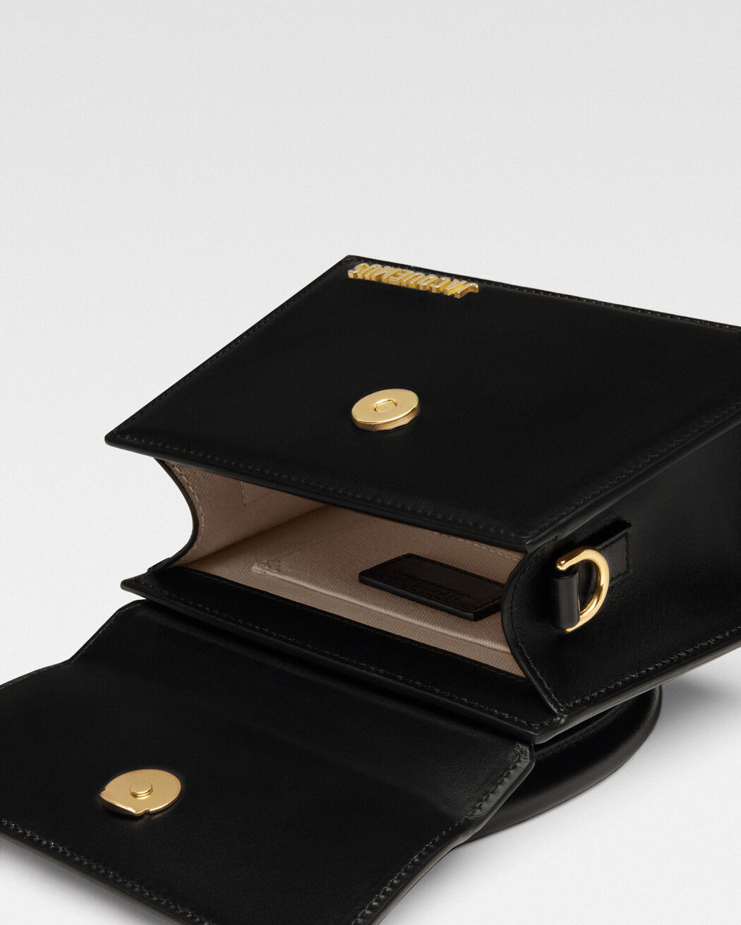 The medium Chiquito jacquemus the medium chiquito