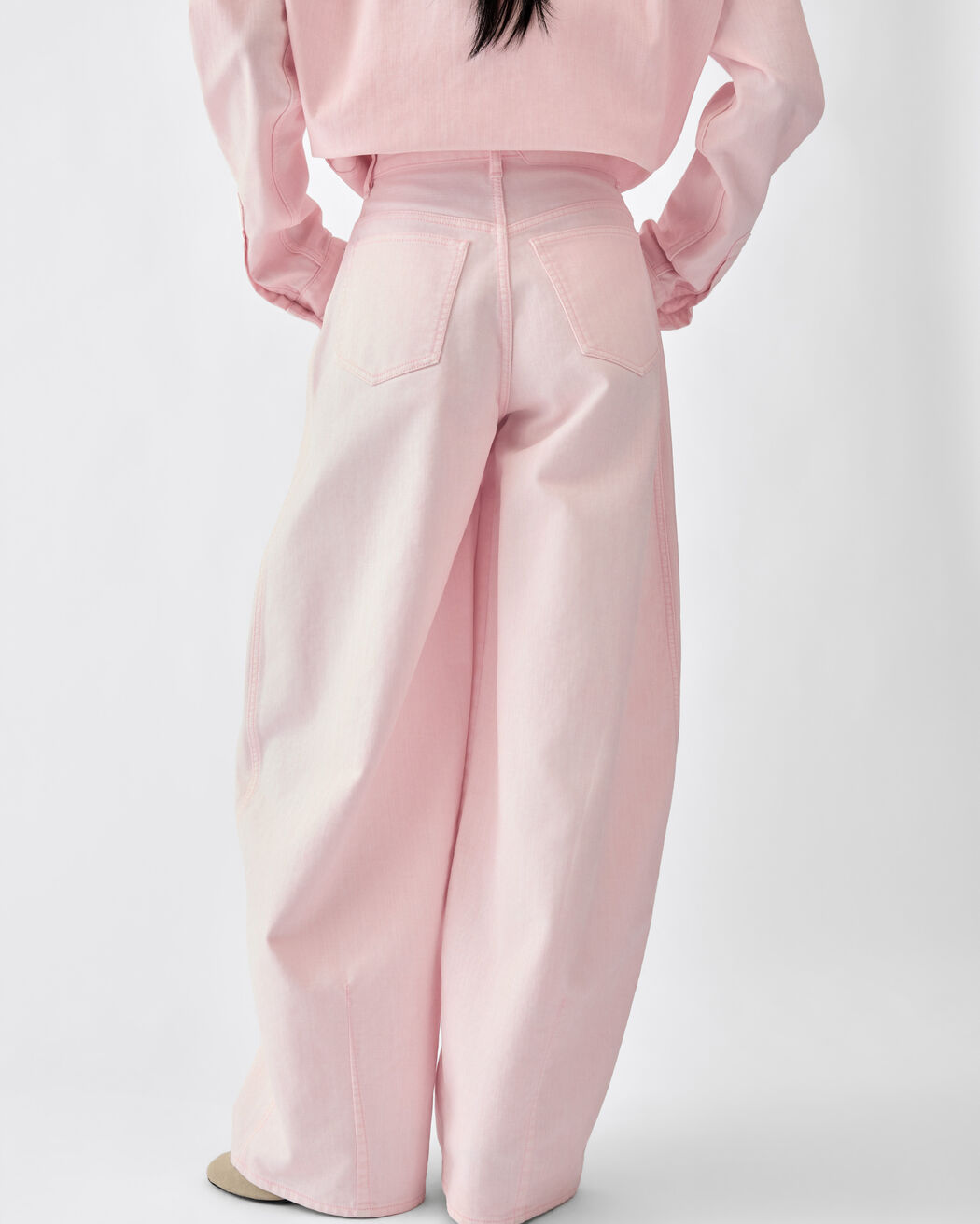 بنطال دنيم The de-Nîmes Ovalo jacquemus بنطال دنيم the de n mes ovalo