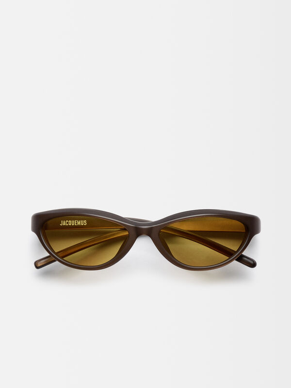 The Curvo sunglasses
jacquemus the curvo sunglasses