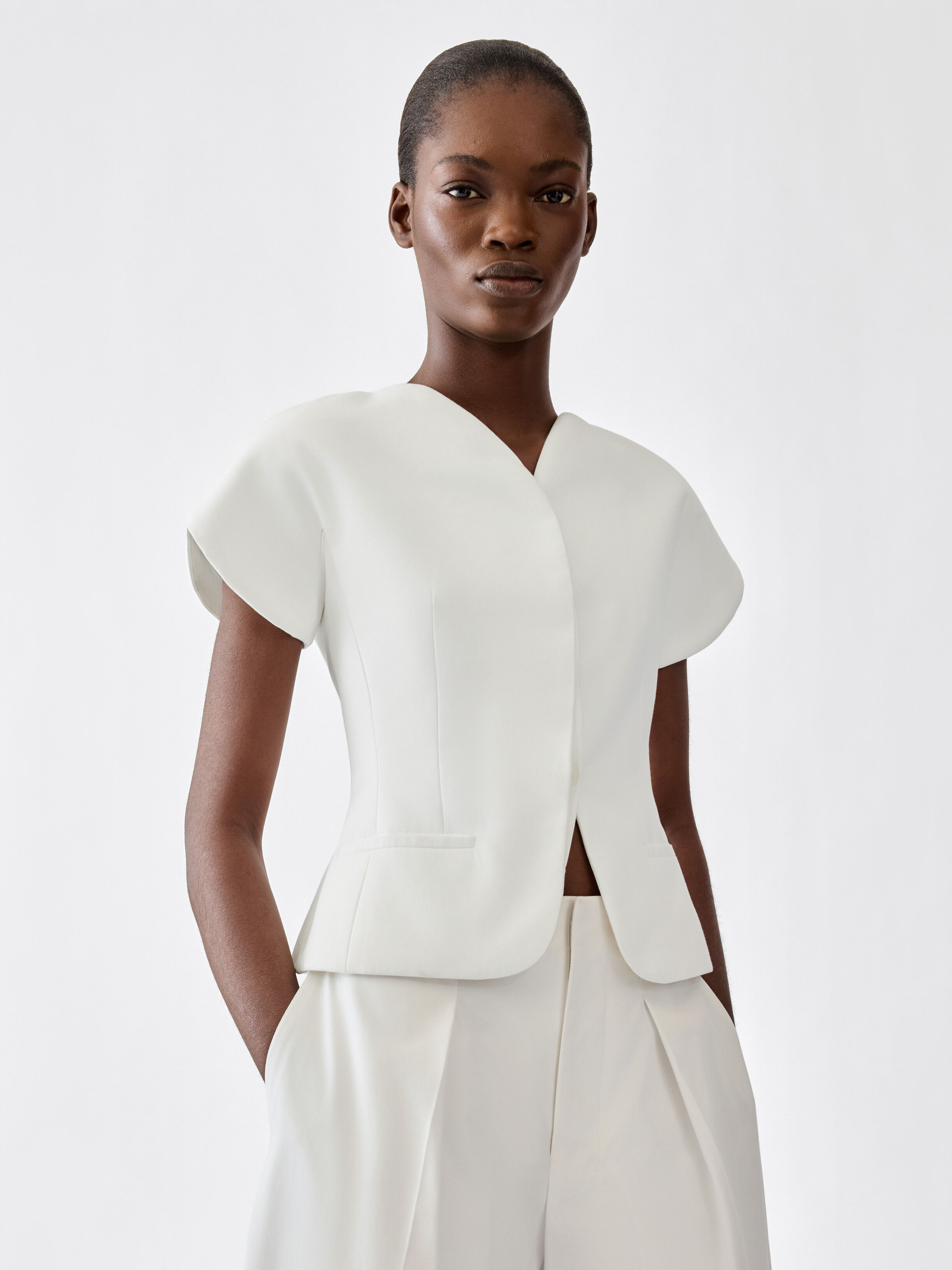 The Ovalo Short-sleeve Jacket