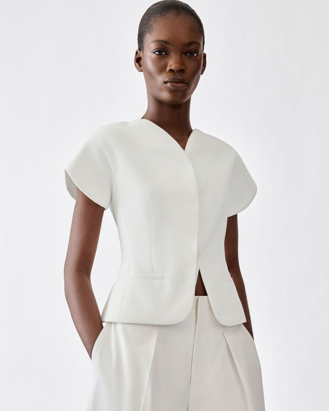 The Ovalo short-sleeve jacket jacquemus the ovalo short sleeve jacket