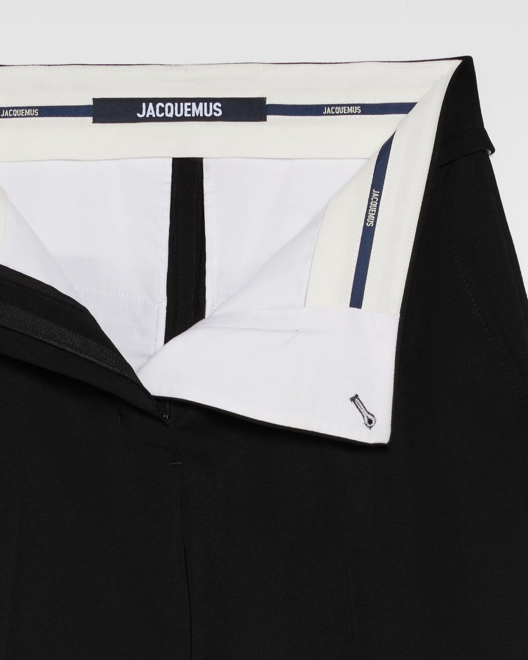 بنطال Le Pantalon Tibau jacquemus بنطال le pantalon tibau