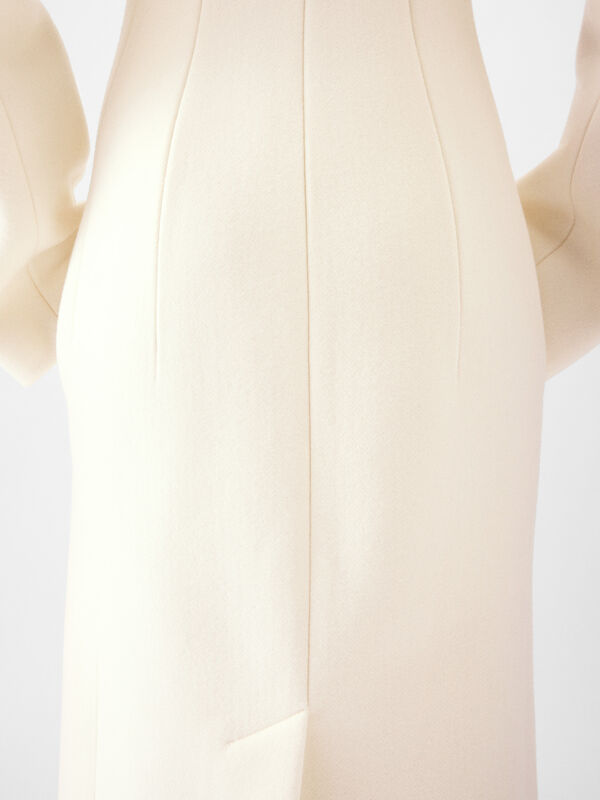 The Curvo coat jacquemus the curvo coat