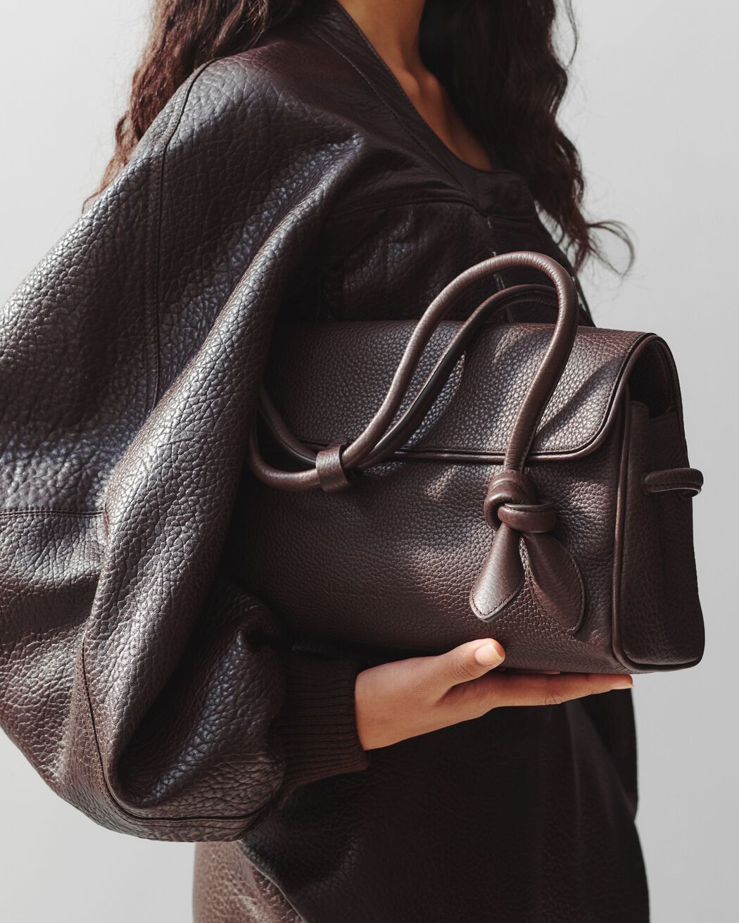 The long Turismo
jacquemus the long turismo