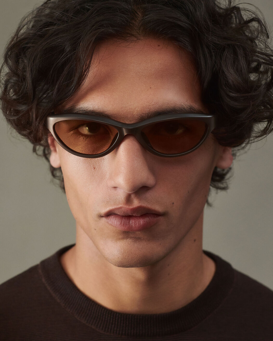 The Curvo sunglasses
jacquemus the curvo sunglasses