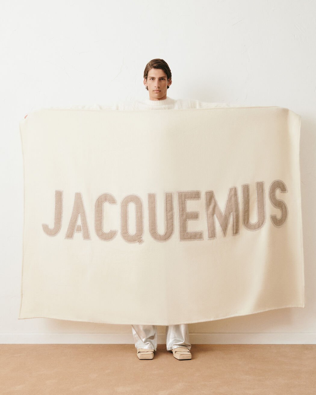 وشاح The embroidered Jacquemus plaid وشاح the embroidered jacquemus plaid