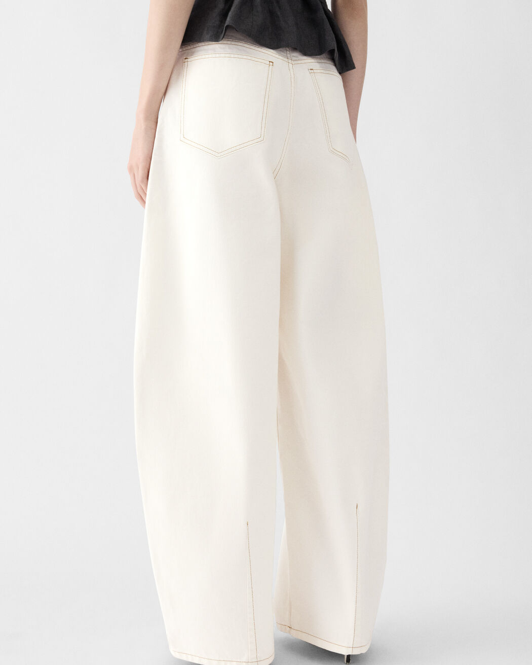 بنطال دنيم The Ovalo de-Nîmes jacquemus بنطال دنيم the ovalo de n mes