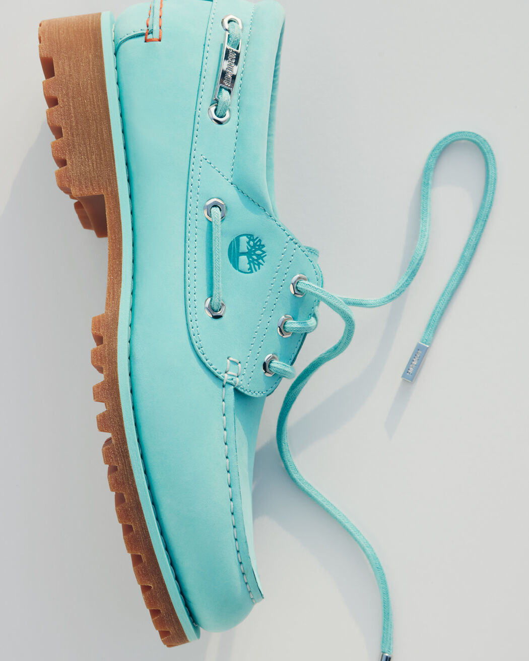 Jacquemus + Timberland حذاء بتصميم قارب من jacquemus timberland حذاء بتصميم قارب من
