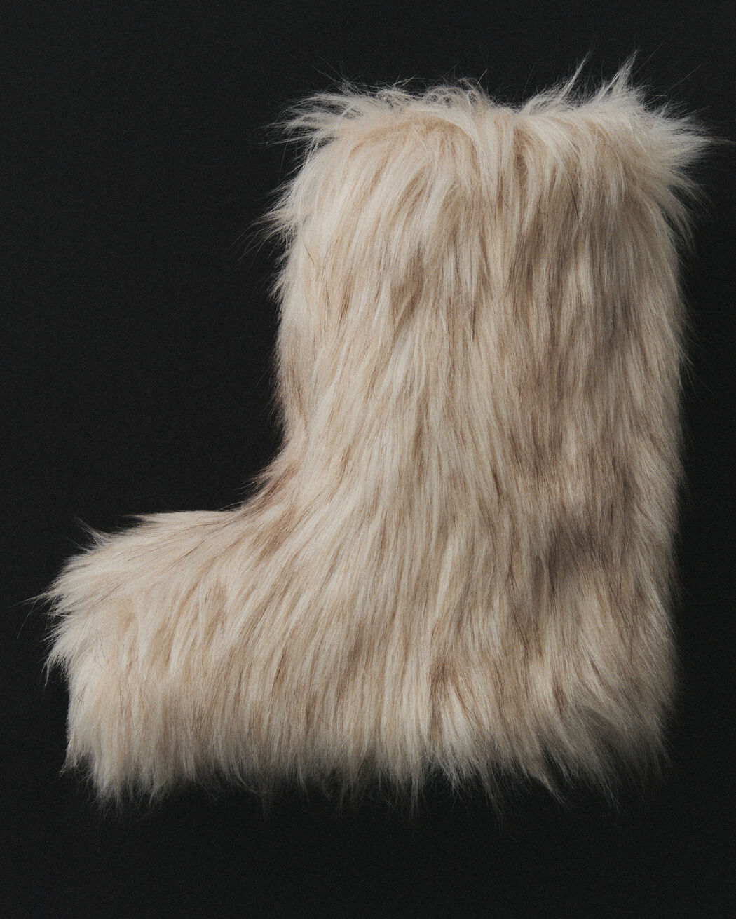 The Jacquemus Yeti Mid Moon Boot the jacquemus yeti mid moon boot