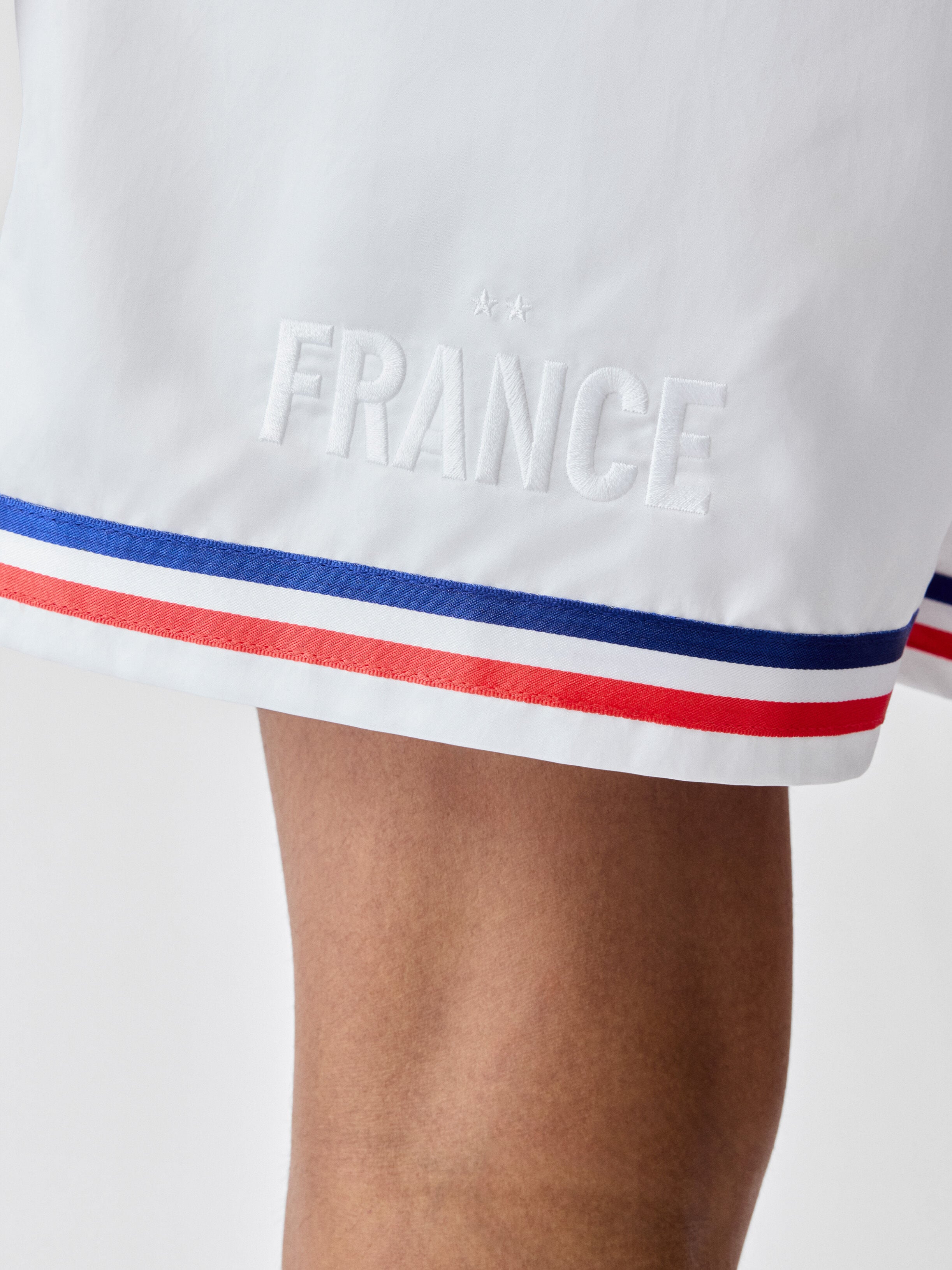 The France shorts for men, White | JACQUEMUS UAE