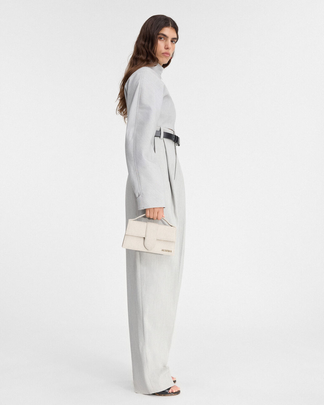 The large Bambino حقيبة jacquemus the large bambino حقيبة