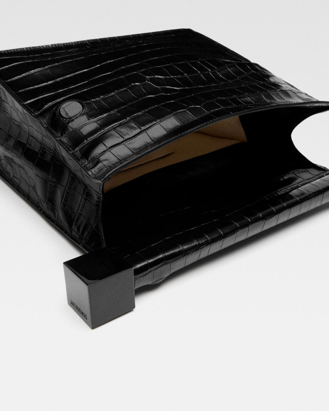 The Rond Carré clutch jacquemus the rond carr  clutch