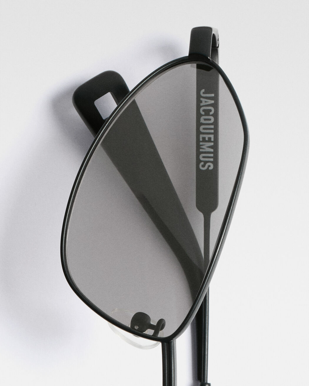 The Bambino metal نظارة شمسية jacquemus the bambino metal نظارة شمسية