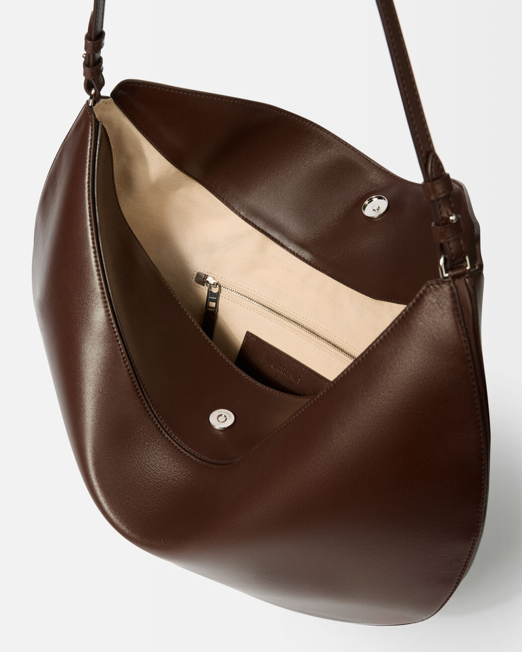 The Ovalo bag jacquemus the ovalo bag