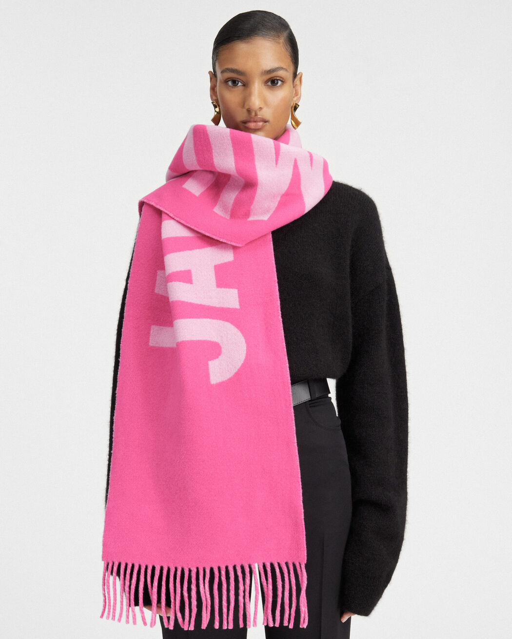 The Jacquemus scarf the jacquemus scarf