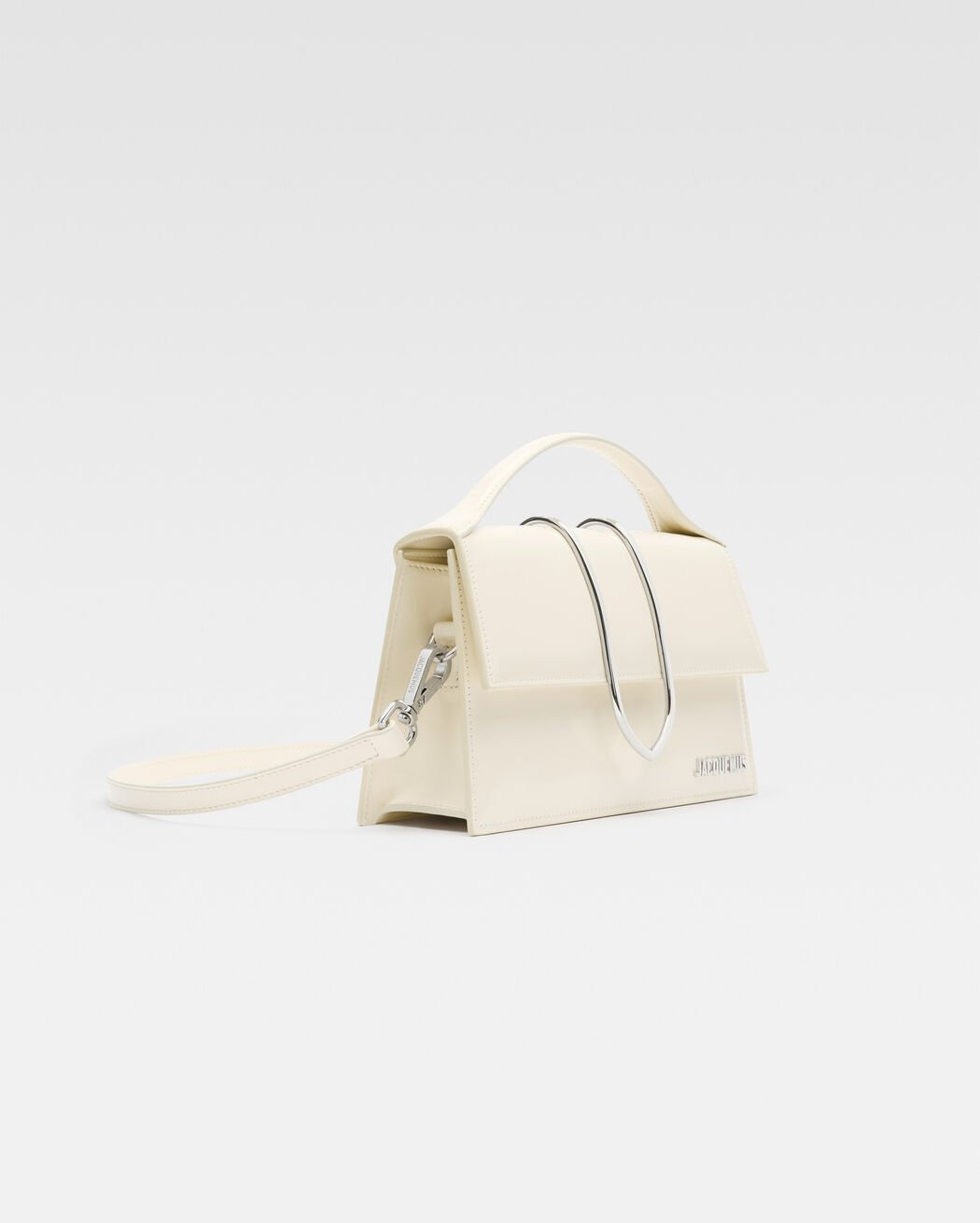 The large Bambino حقيبة jacquemus the large bambino حقيبة