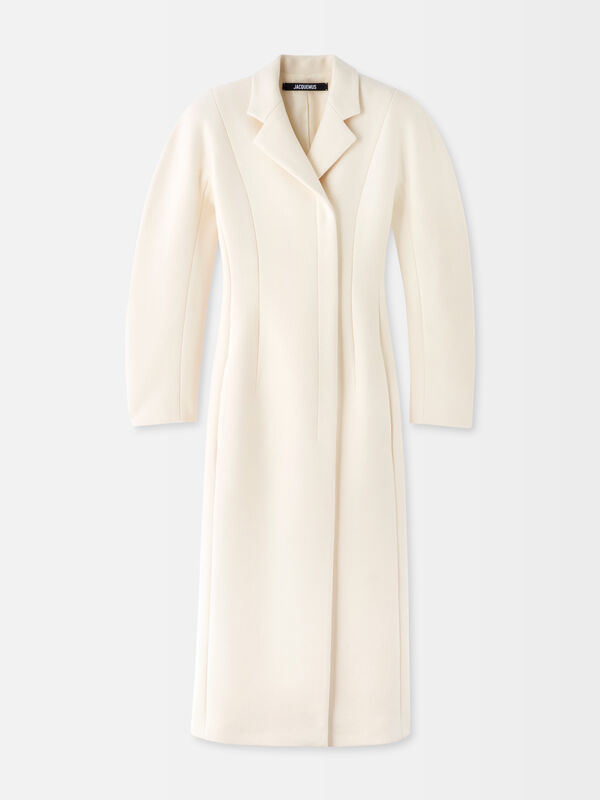The Curvo coat jacquemus the curvo coat