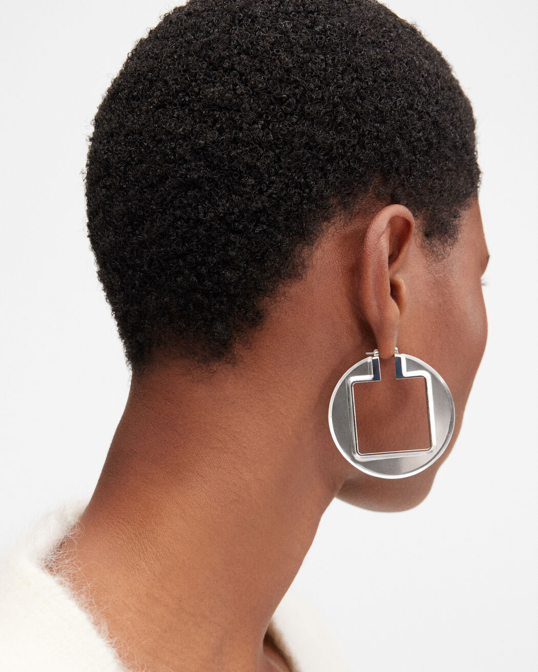 أقراط The Rond Carré hoops earrings jacquemus أقراط the rond carr hoops earrings