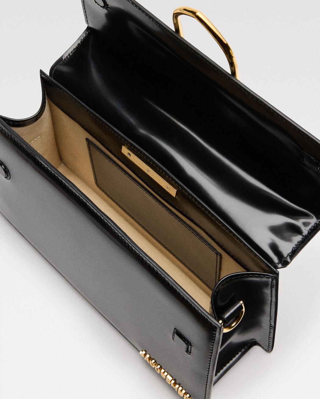 The large Bambino حقيبة jacquemus the large bambino حقيبة