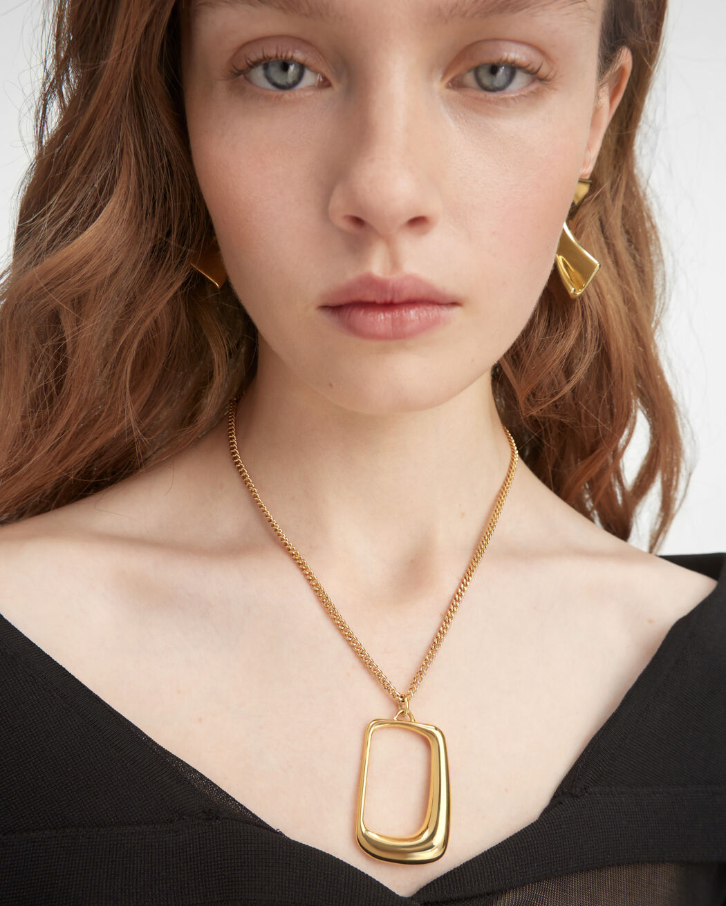 قلادة Le Collier Ovalo jacquemus قلادة le collier ovalo